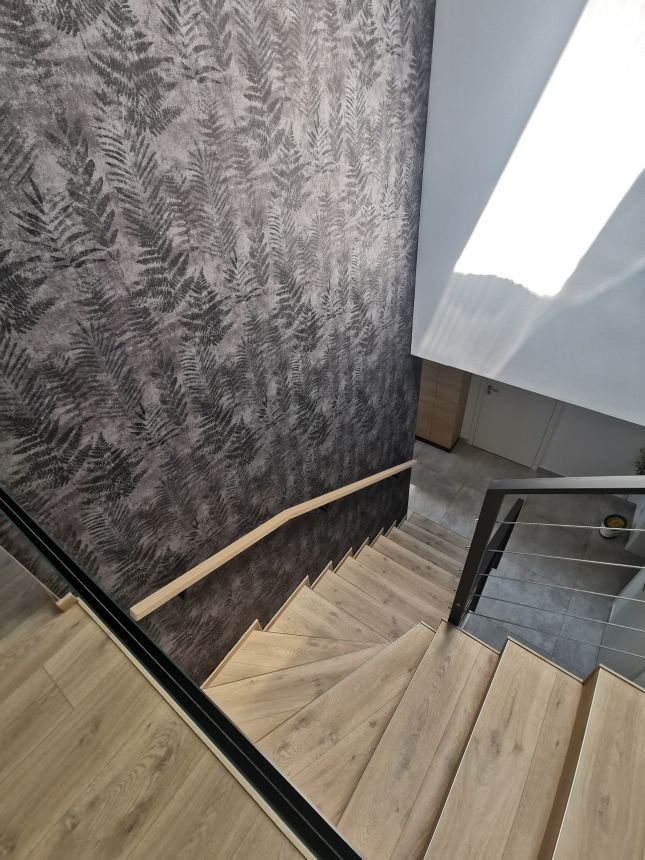 Realizace schodiště s tapetou na zeď z kolekce Passenger