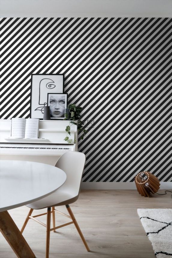 Vliesová tapeta na zeď, šikmé černé a bílé pruhy 139112, Black & White, Esta